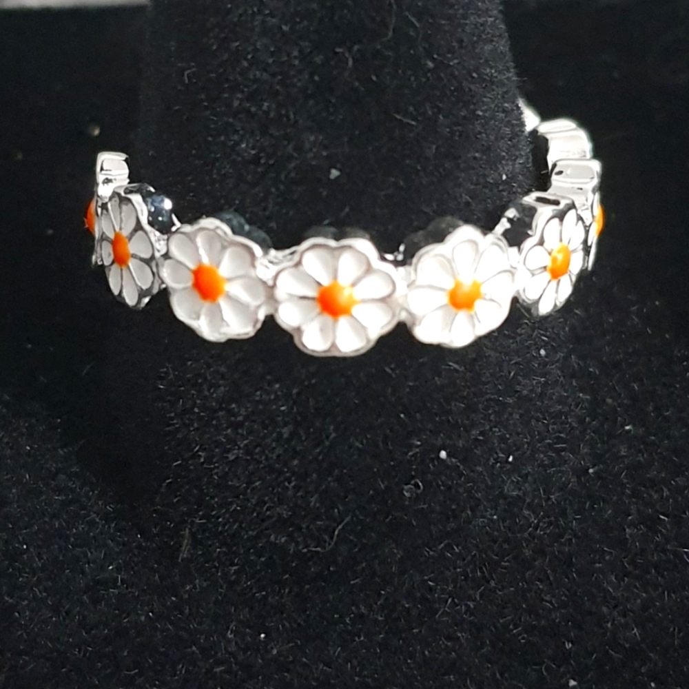 Floral Silvertone White and Orange Daisy Ring